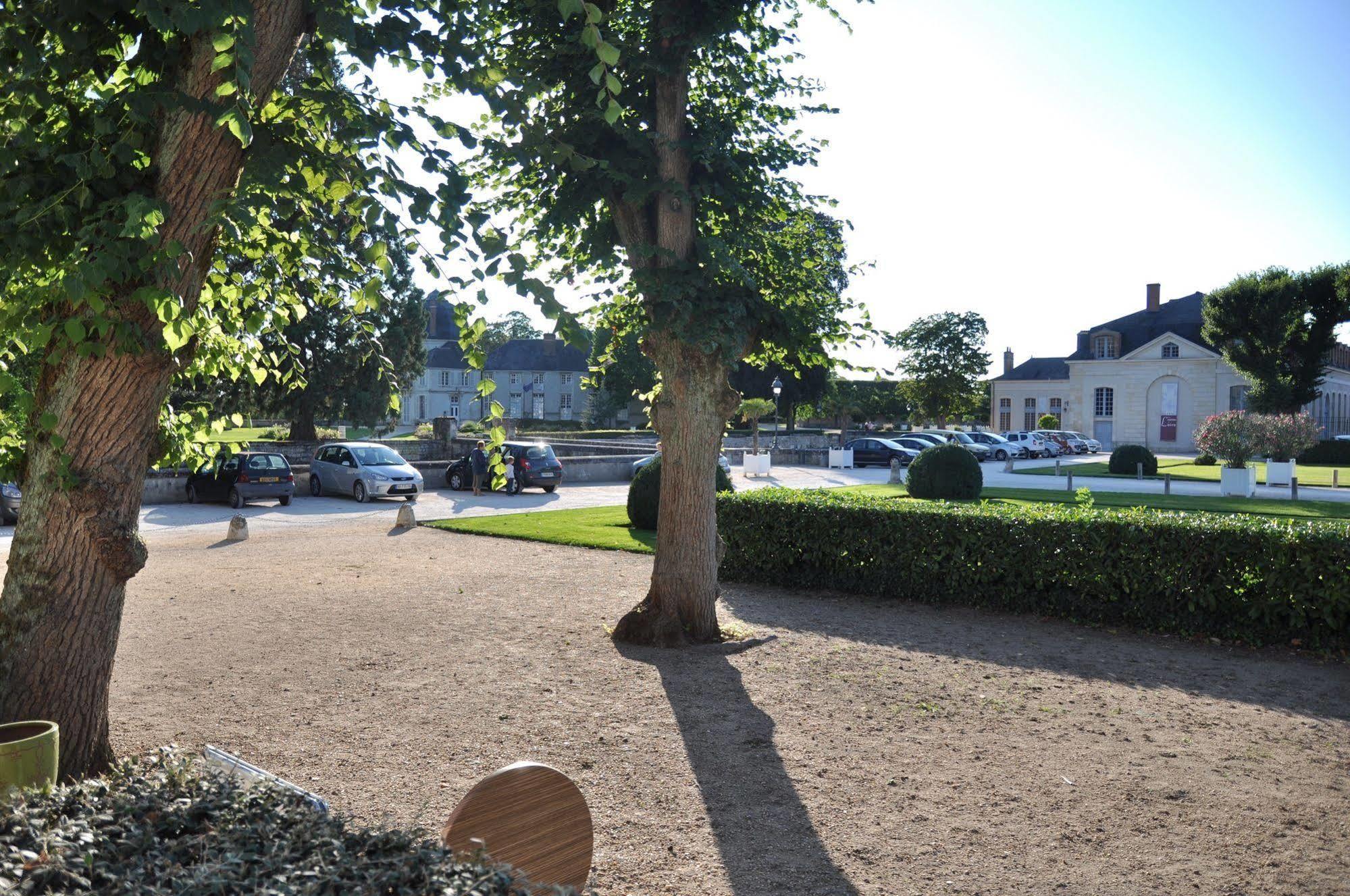 Hôtel la Capitainerie Châteauneuf-sur-Loire Esterno foto